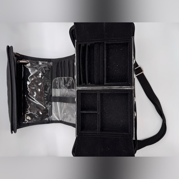 Travelon Professional Make up box Organizer with multiple trays and compartments - Picture 5 of 8